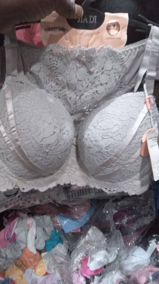 Ensemble soutien-gorge + sous-vêtements – Élégance, confort et confiance au quotidien [M1A6]