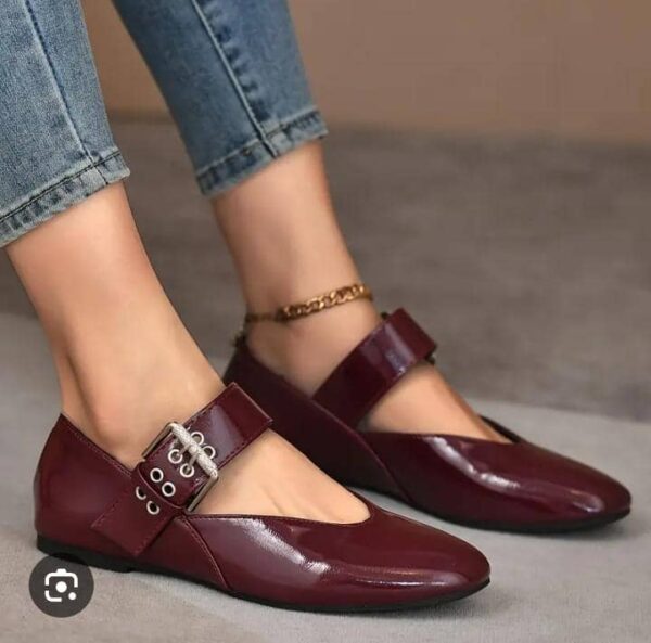 Ballerines Rouge Vernis – L’Élégance Vintage Intemporelle [M7A1]