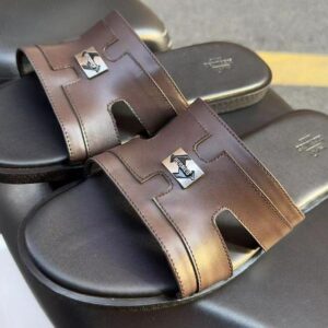 Sandales Hermès Chypre en cuir marron – Luxe, confort et modernité [M13A7]