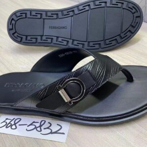 Sandales Homme Salvatore Ferragamo – Cuir noir avec détail Gancini [M13B5]