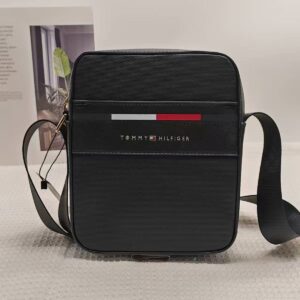 Sac Reporter Tommy Hilfiger Corporate – Texture Mixte en Polyuréthane Noir [M8A2]