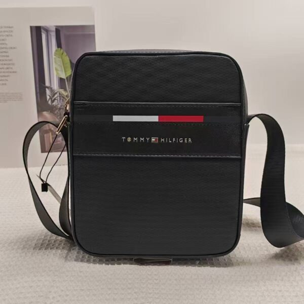 Sac Reporter Tommy Hilfiger Corporate – Texture Mixte en Polyuréthane Noir [M8A2]