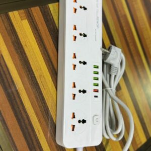 Multiprise Universelle avec Ports USB – Puissance et Praticité [E13A5]