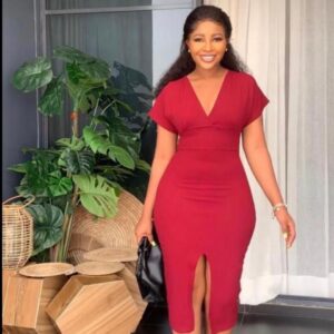 Robe Bodycon "Red Siren" – Décolleté Plongeant & Fente Frontale [M22B3]