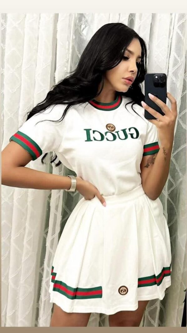 Ensemble "Ivory Heritage" Duo – T-Shirt & Jupe Plissée [M22C4]